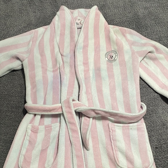 VS Robe - Picture 2 of 5